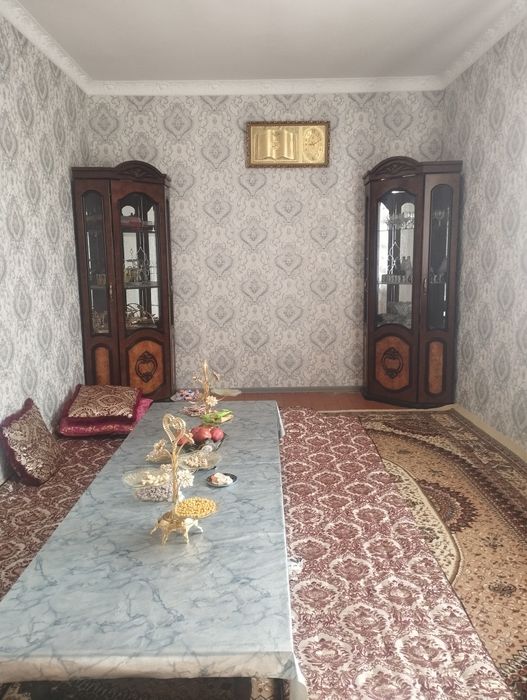 Жомбой марказида ховли сотилади