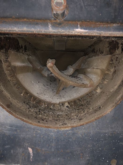 Vând centrală pe lemne