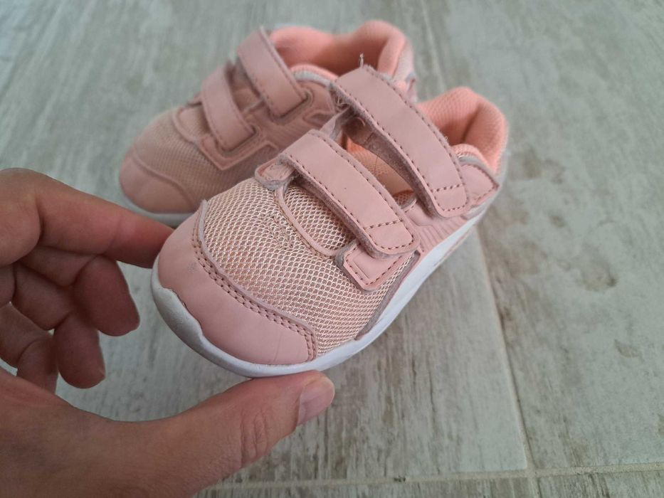 adidasi fete nike /puma