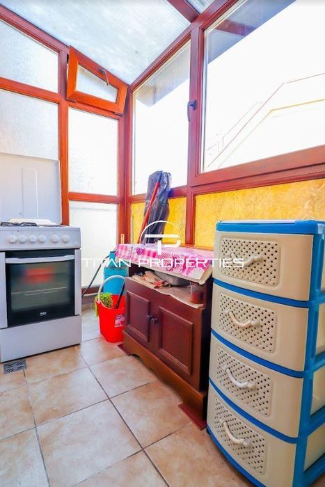 Дава се под наем Двустаен апартамент в Варна, Център - 50 кв.м за 548.25 € - Снимка #3