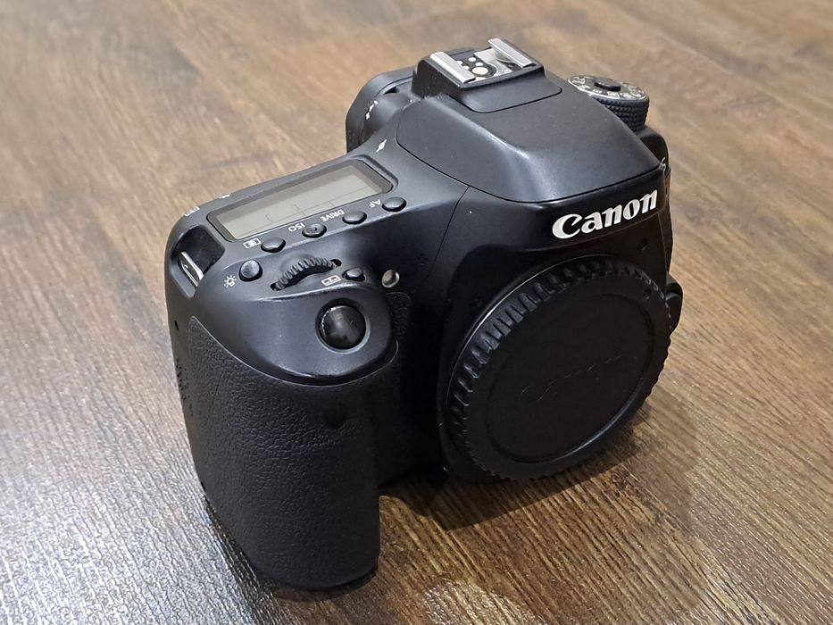 Продам Canon 80D Kit 18-135