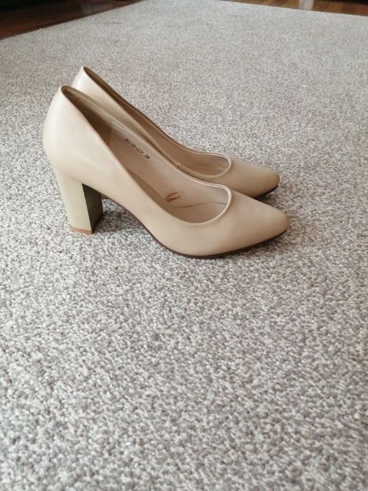 Продавам дамски обувки