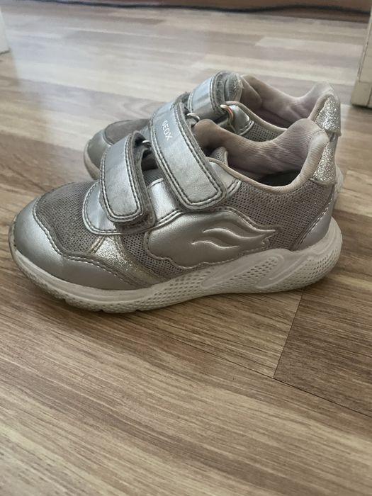 Кроссовки для девочек