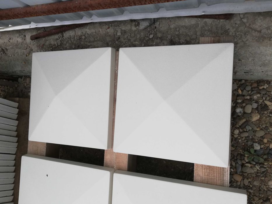 Capace, coame(pălării) stâlp gard