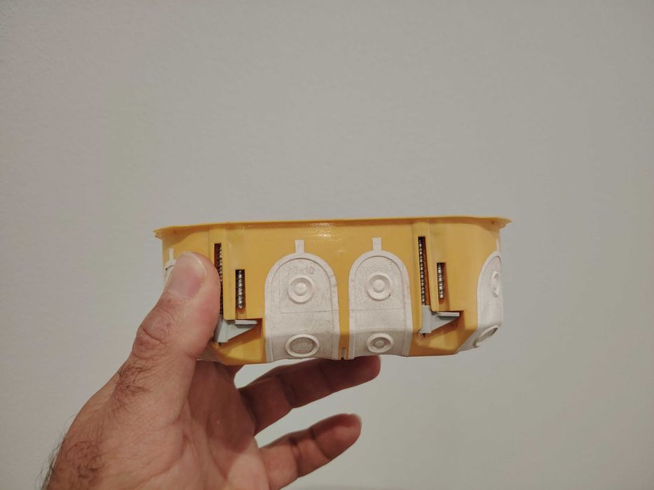 Двойна конзолна кутия