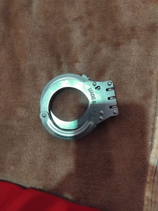 Vând cătușe full metal