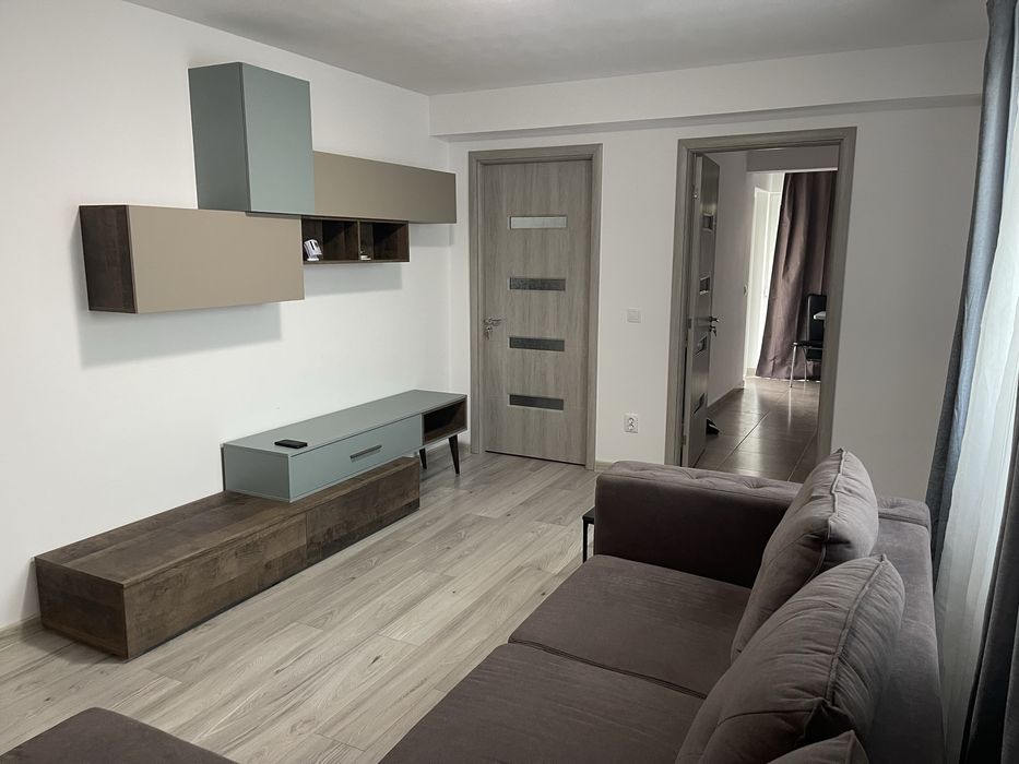 Inchiriez apartament 3 camere 450€