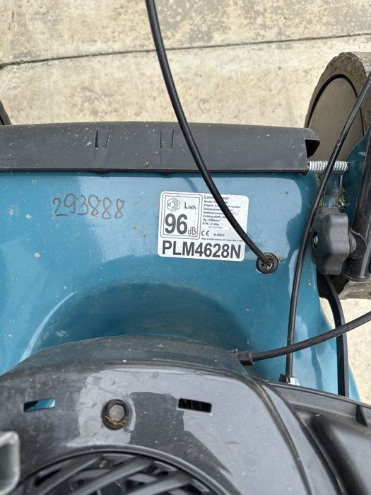 Masina de tins iarba makita PLM4628N cu tractiune urgent