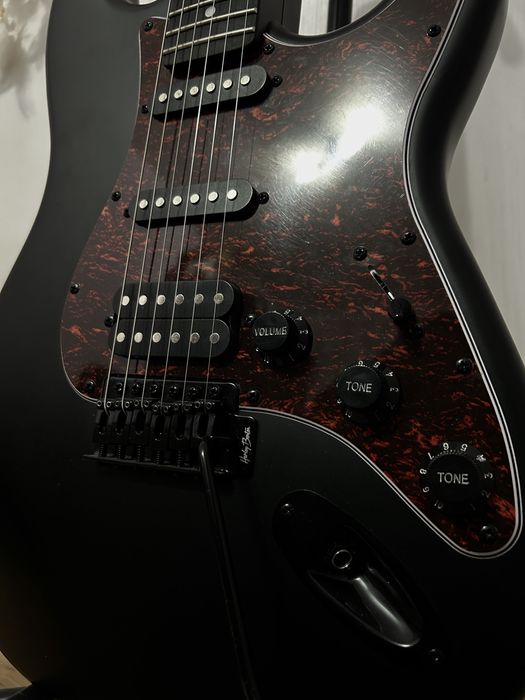 Китара Harley Benton ST-20HSS с усилвател Marshall MG10 Gold