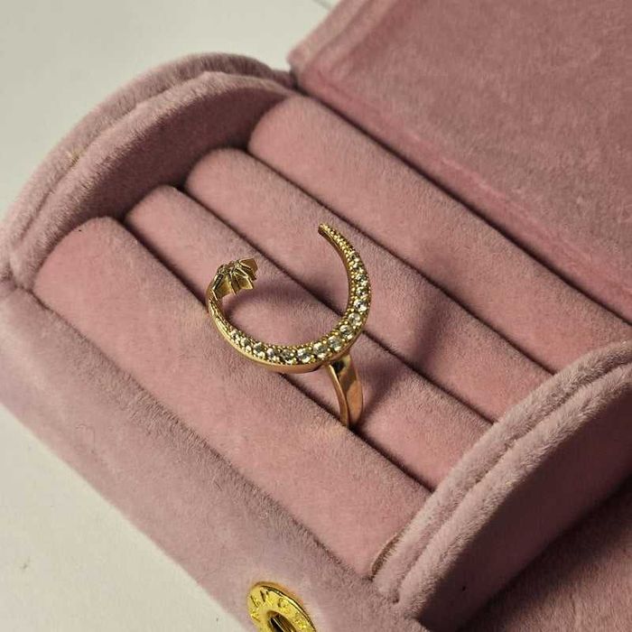 Inel damă din aur galben 14K cu pietre strălucitoare – 2,39 g