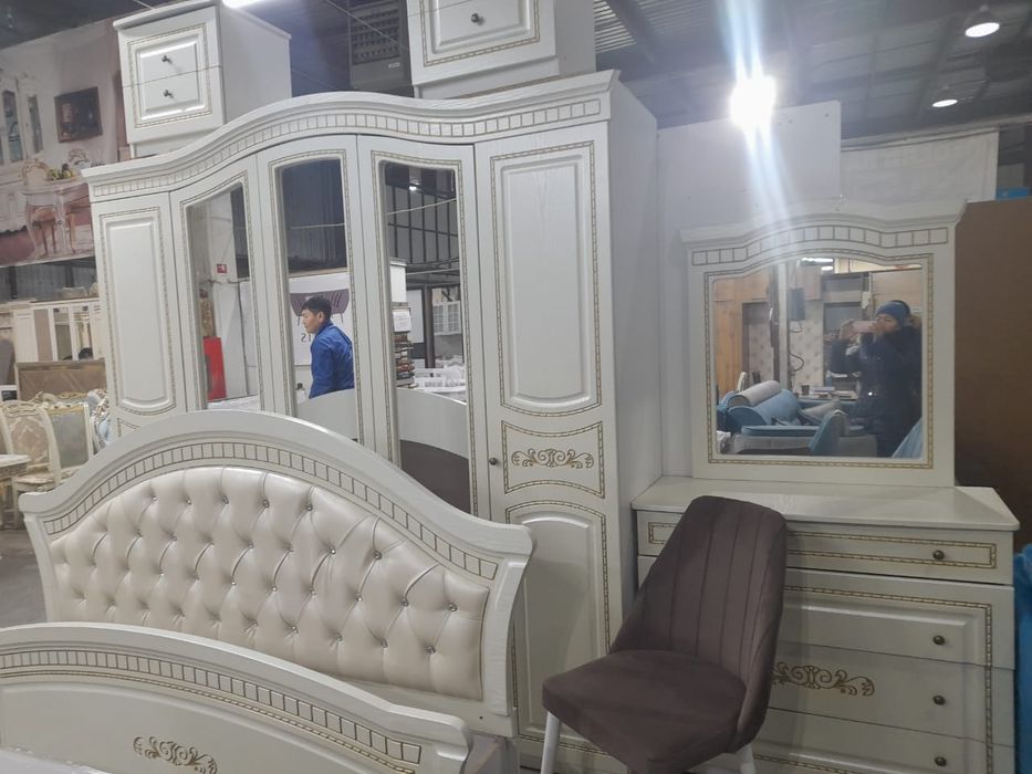 Спальный гарнитур