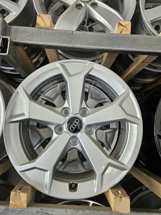 Vând jante Noi r17 Audi A3 Q3 ORIGINALE