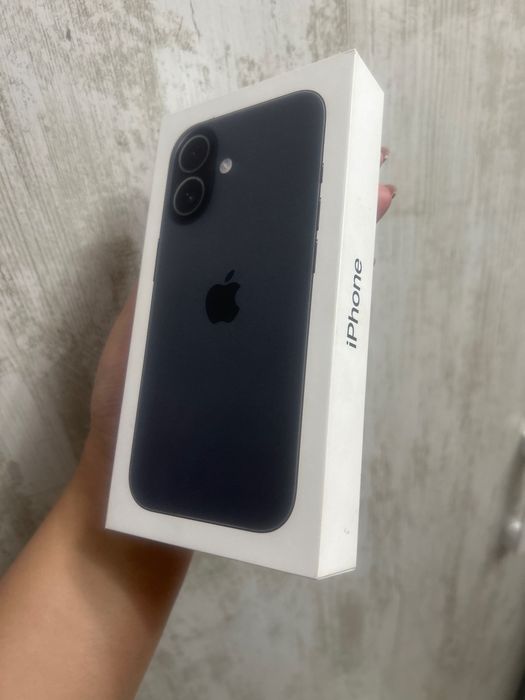 Продавам IPhone 17 чисто нов! 256GB