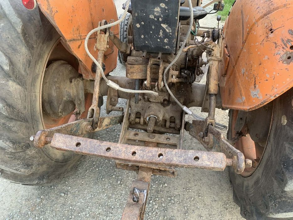 Vând tractor FIAT 411r