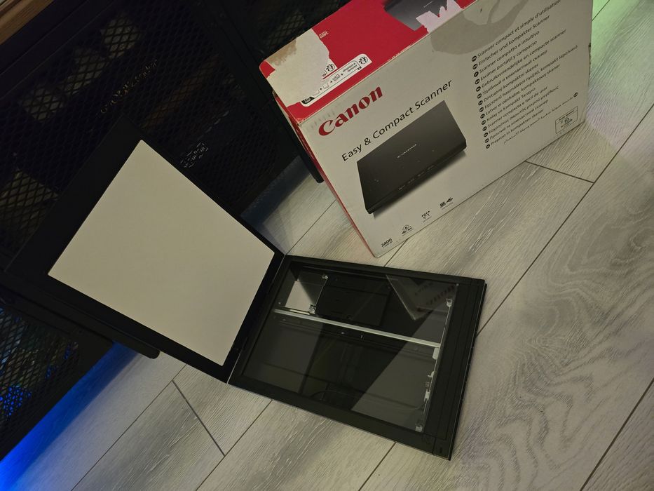Scanner Canon LiDE 300 NOU, USB, în cutie

cutie