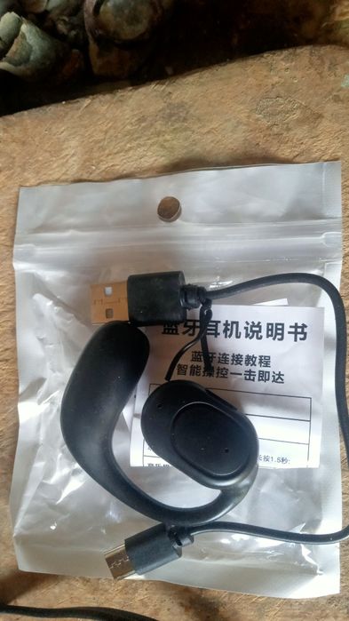 Блутуз кулокчин наушник