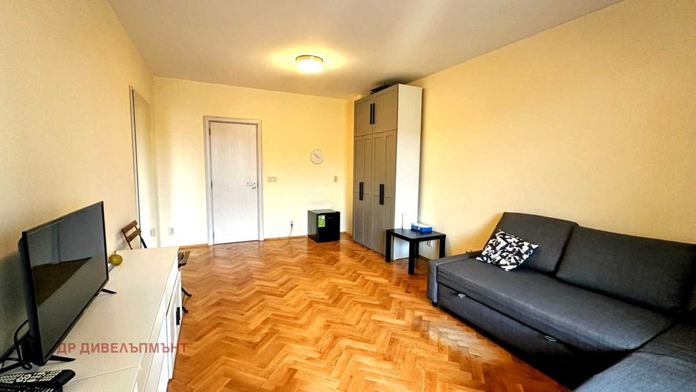 Дава се под наем Едностаен апартамент в София, Център - 36 кв.м за 356.49 € - Снимка #1