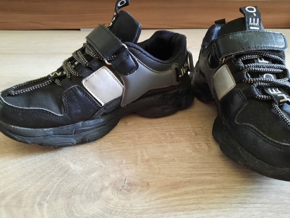 Продам  детские  кросовки