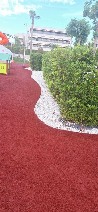 Бели декоративни камъни (тип чакъл от бял камък)за декорация на Градин