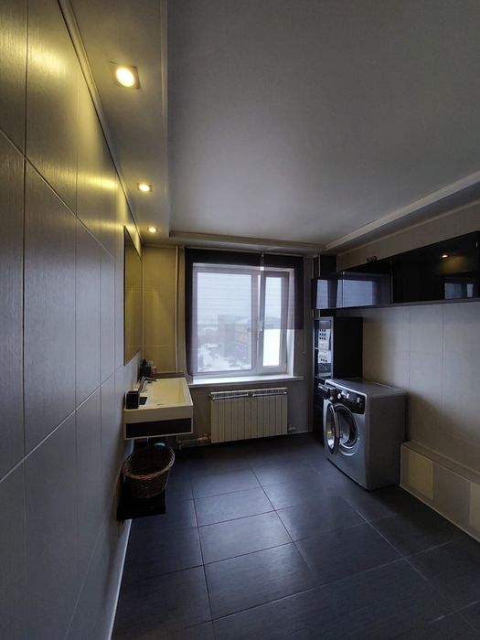 Продам 3 комн квартиру район Достык Молл