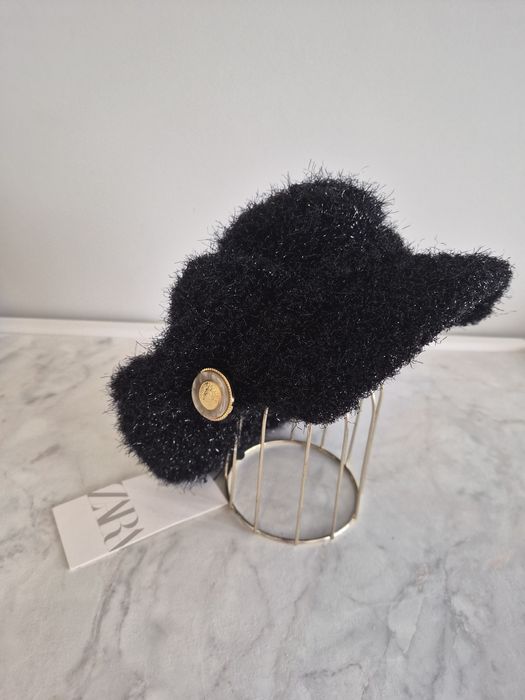 Шапка с блестящи нишки  "ZARA"