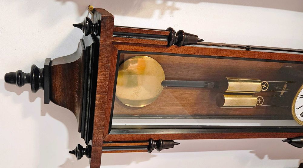 Ceas de perete cu pendula si 2 greutati anii 1870