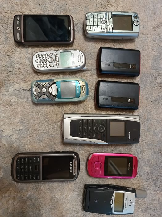 Telefoane vechi de colecție