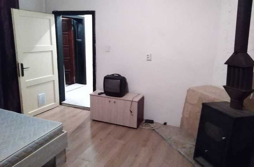 Дава се под наем Двустаен апартамент в Бургас, Лазур - 45 кв.м за 306 € - Снимка #1