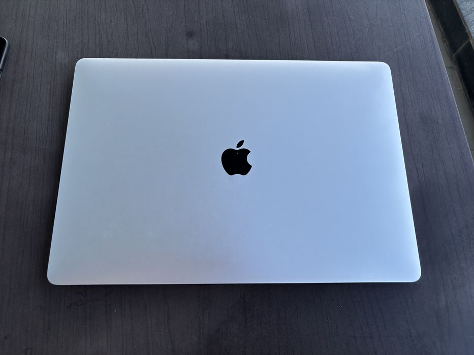 MacBook Pro 15” (2019) — Space Grey, много добро работно състояние