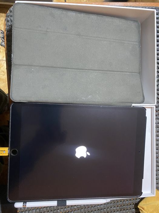 IPAD AIR a treia generatie Apple cu creion