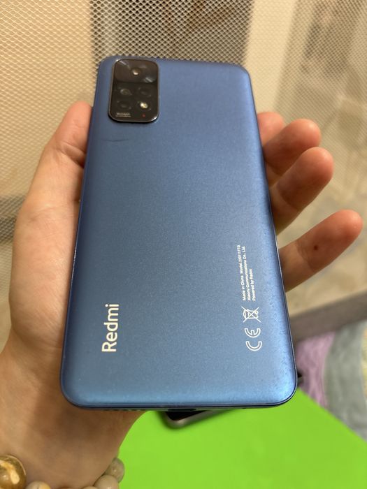 Samsung Galaxy S22+ и Xiaomi Redmi