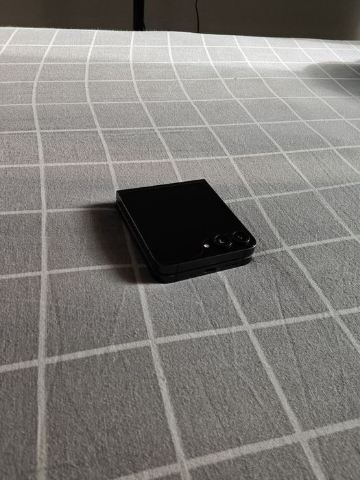 Samsung Galaxy Z Flip 6 (12/256)