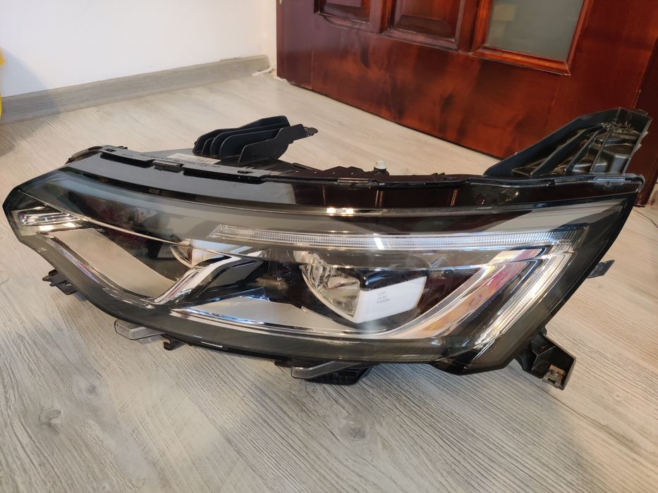 Vând far led pur vision stânga talisman