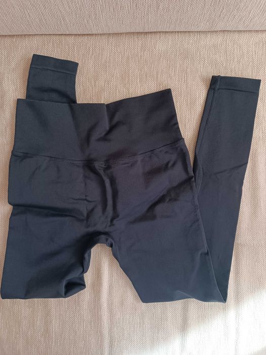 Оформящ безшевен черен клин