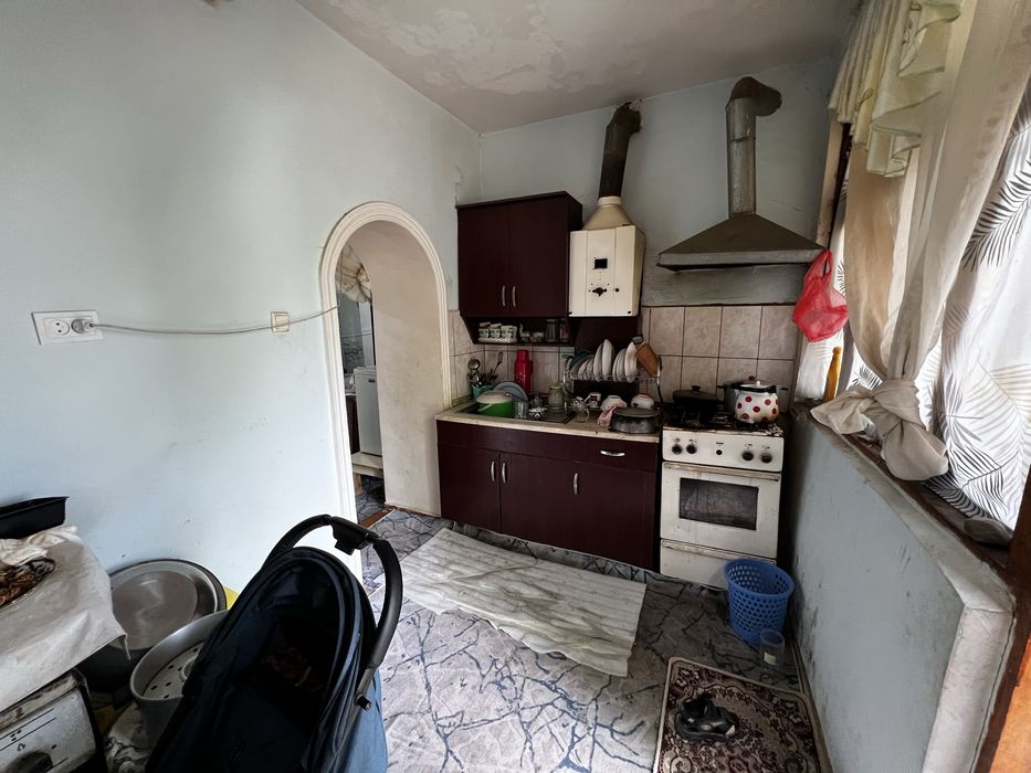 Uy sotiladi 51kv 2 xona xovlisi bln