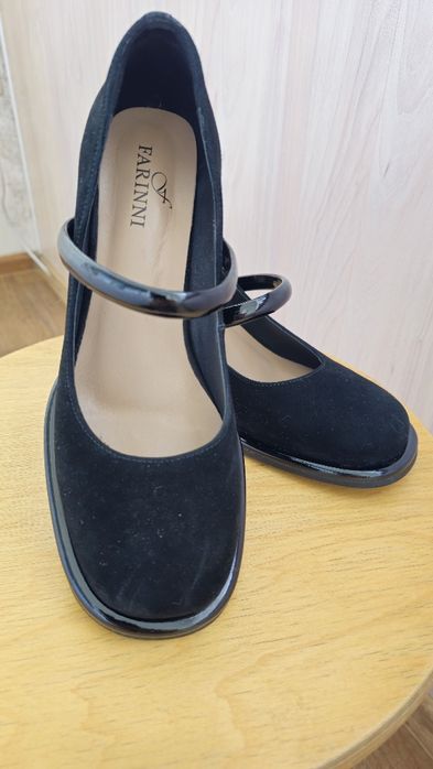 Продам замшевые туфли