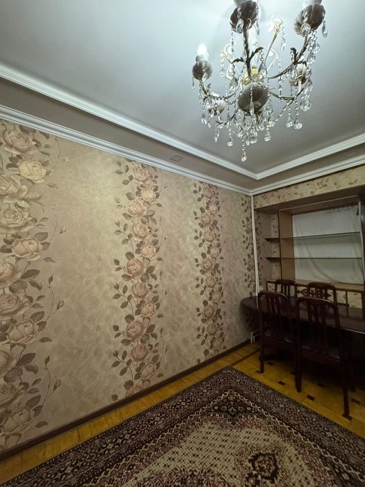 Срочно продам в связи с переездом 3-х комнатную+сталовая квартиру
