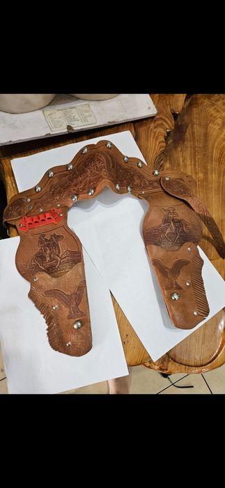 Port pistol din piele