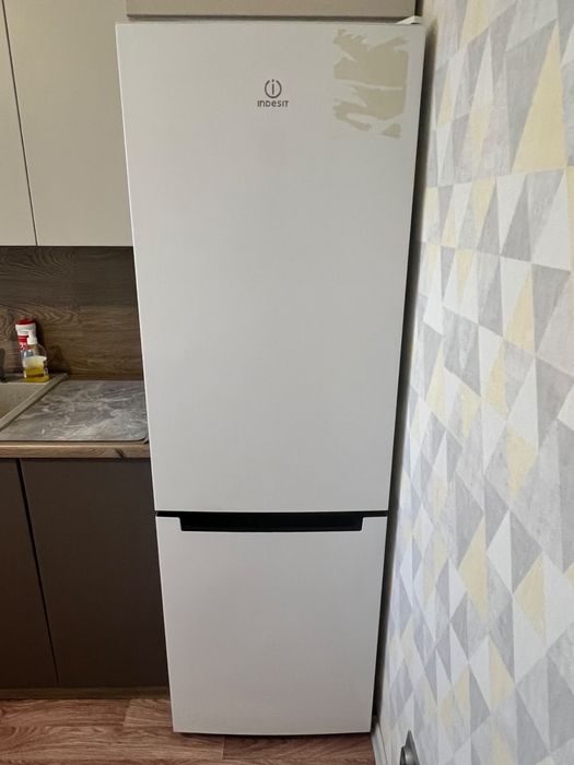 Холодильник indesit
