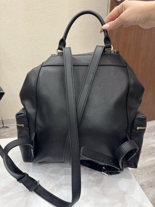 Кожена раница  Guess