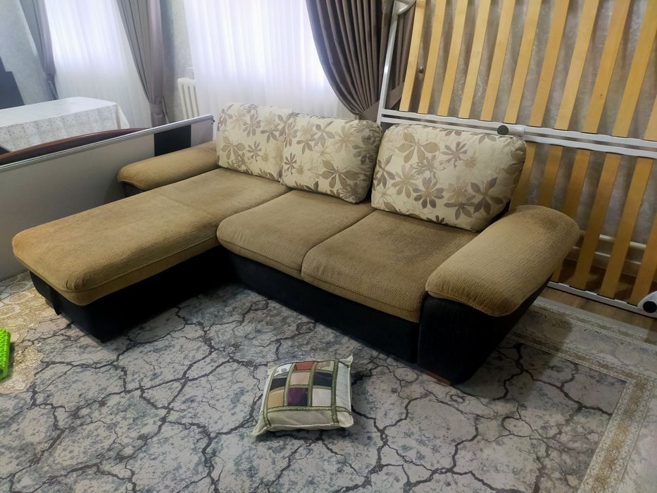 Срочно продам мягкии уголок