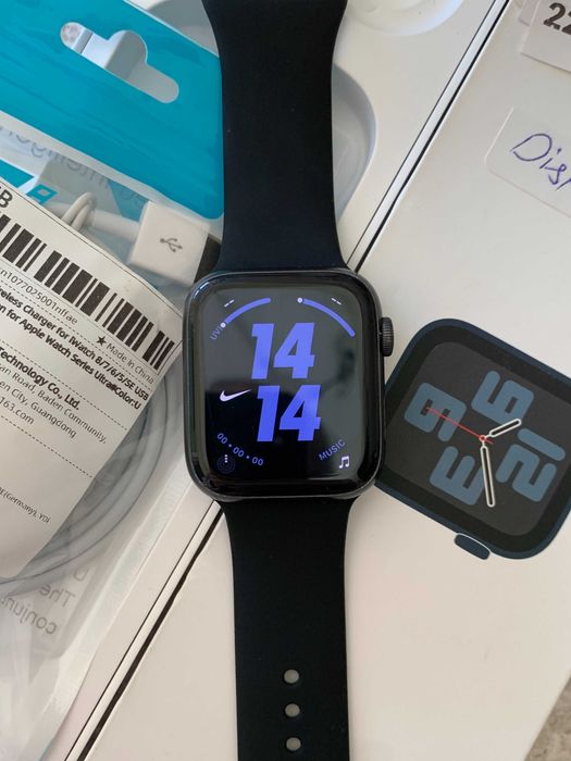 Apple Watch SE 44mm GPS Aluminium Black Case 32GB 2020