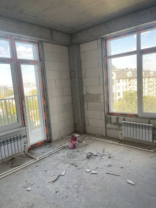 (1500 $) Darxonda 2 xonali kvartira Sotiladi. ЖК Manhattan