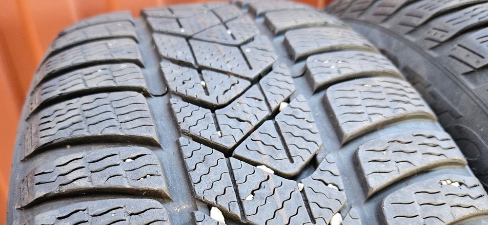 Jante Roti BMW X1 F48 X2 F39 M pachet / echipare iarna 225 50 18 Pirelli Winter Runflat cu steluță / profil 6 mm DOT 2021