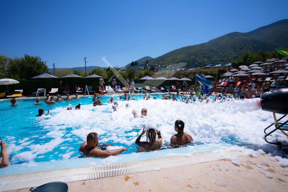 Аквапарк, Сапарева баня