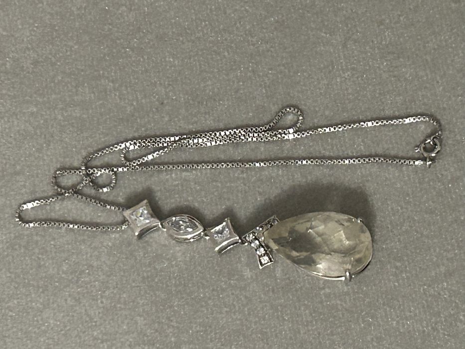 Уникално сребърно колие  с естествени топази