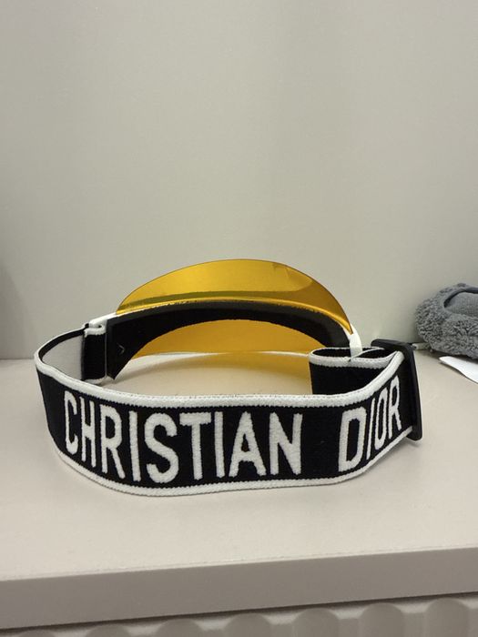 Козырек от Кристиан Диор