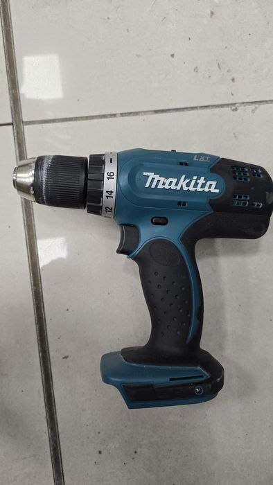 Makita - винтоверт, акумолаторна прахосмукачка, зарядно и 2 батерии 18v