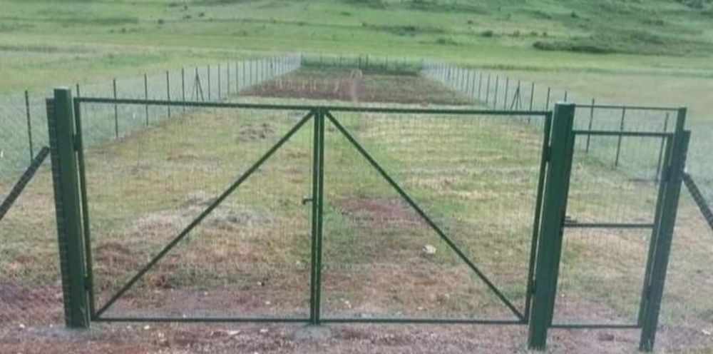 Super pret luna asta garduri și porți din plasa bordurata