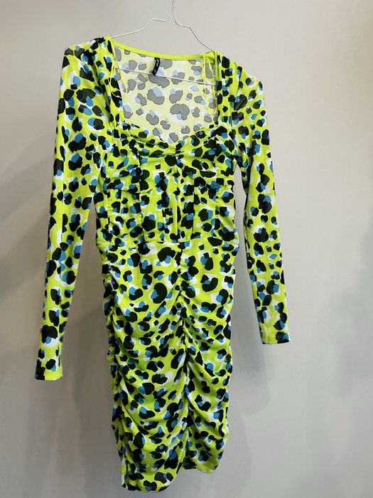 Многоцветна рокля с набран ефект